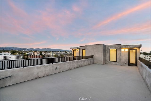 2204 Carmona, Los Angeles, CA 90016