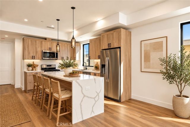 2204 Carmona, Los Angeles, CA 90016