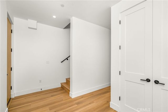 2204 Carmona, Los Angeles, CA 90016