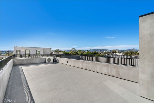 2204 Carmona, Los Angeles, CA 90016
