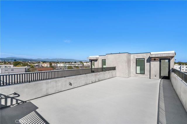 2204 Carmona, Los Angeles, CA 90016
