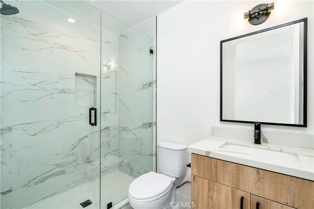 2204 Carmona, Los Angeles, CA 90016