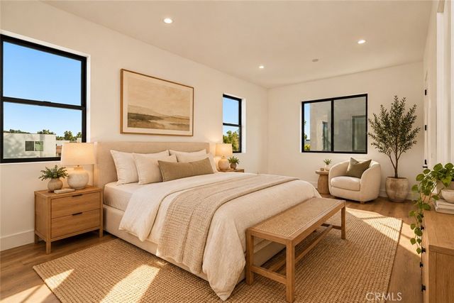 2204 Carmona, Los Angeles, CA 90016