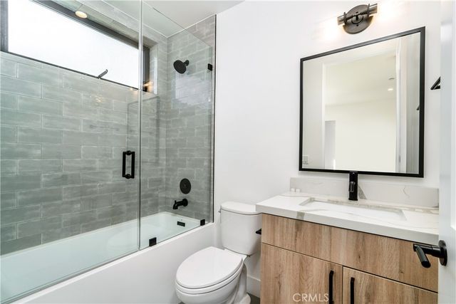 2204 Carmona, Los Angeles, CA 90016