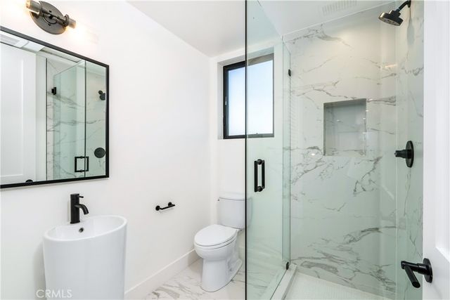 2204 Carmona, Los Angeles, CA 90016