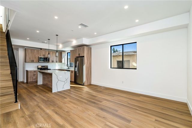 2204 Carmona, Los Angeles, CA 90016