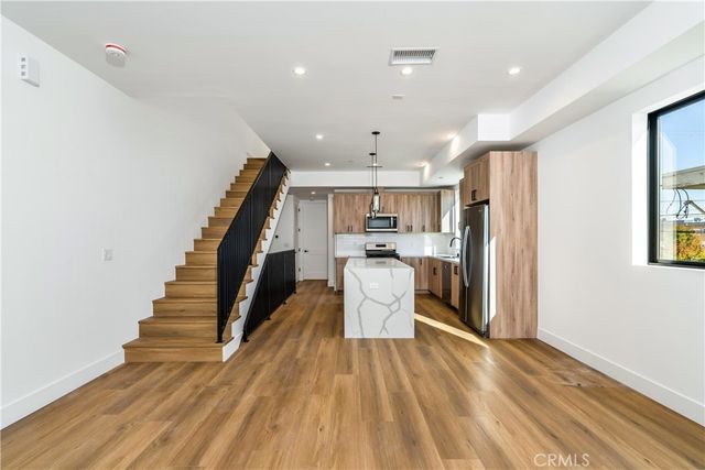 2204 Carmona, Los Angeles, CA 90016
