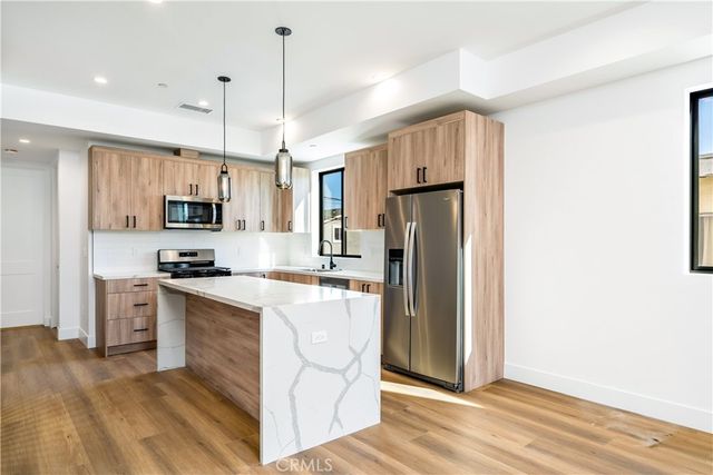 2204 Carmona, Los Angeles, CA 90016