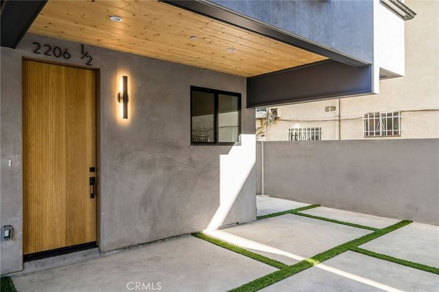 2204 Carmona, Los Angeles, CA 90016