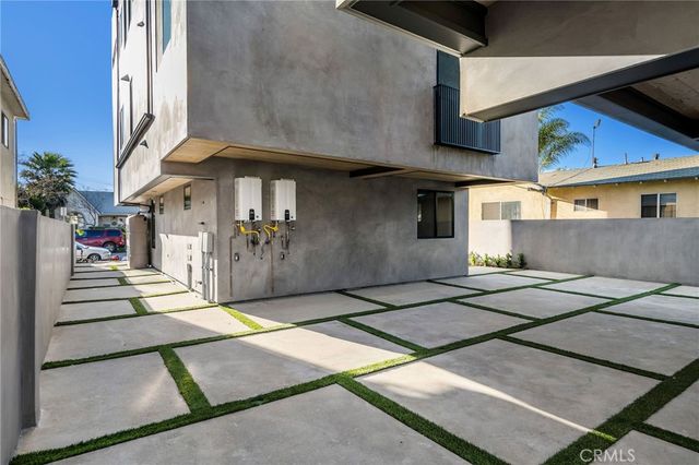 2204 Carmona, Los Angeles, CA 90016
