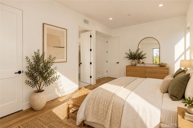 2204 Carmona, Los Angeles, CA 90016