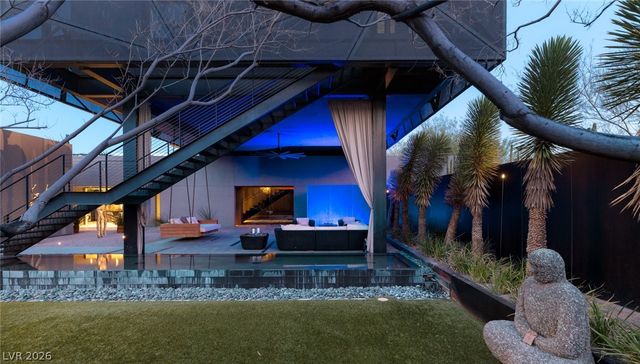 20 Soaring Bird Court, Las Vegas, NV 89135