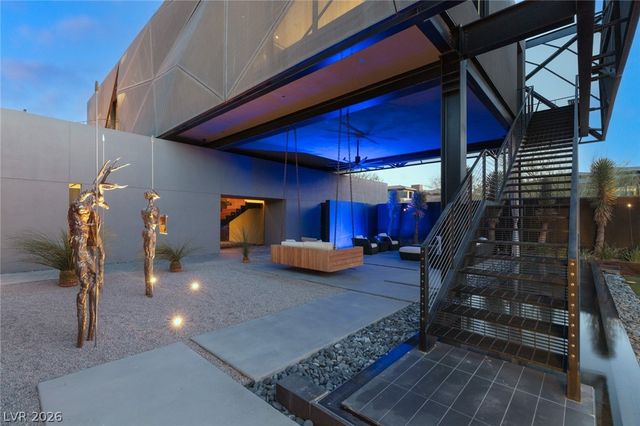 20 Soaring Bird Court, Las Vegas, NV 89135