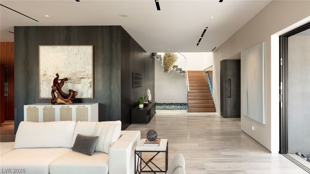 20 Soaring Bird Court, Las Vegas, NV 89135