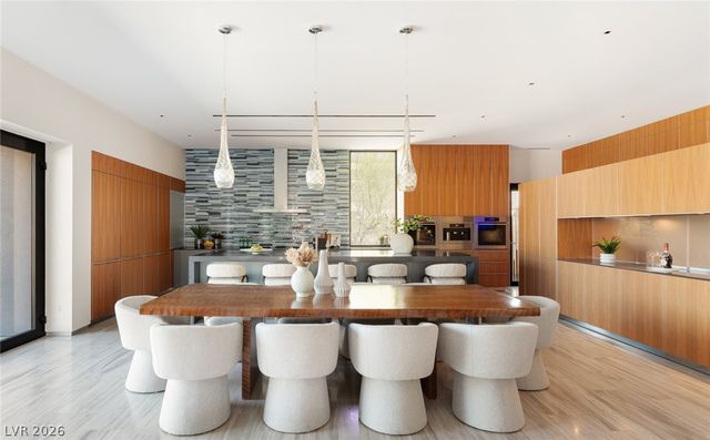 20 Soaring Bird Court, Las Vegas, NV 89135