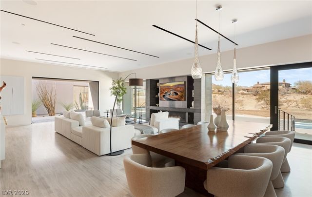 20 Soaring Bird Court, Las Vegas, NV 89135