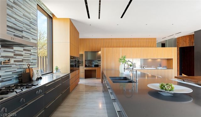 20 Soaring Bird Court, Las Vegas, NV 89135