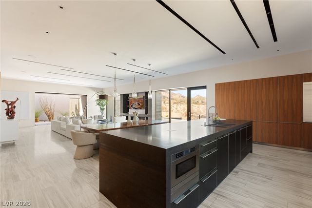 20 Soaring Bird Court, Las Vegas, NV 89135