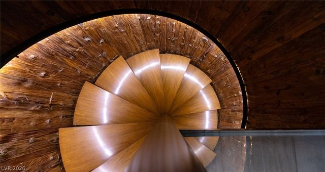 20 Soaring Bird Court, Las Vegas, NV 89135