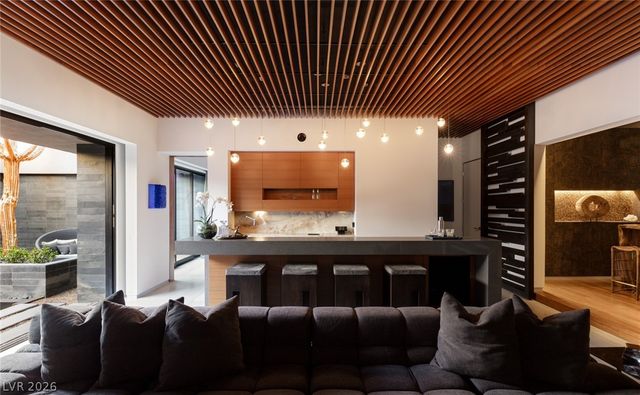 20 Soaring Bird Court, Las Vegas, NV 89135