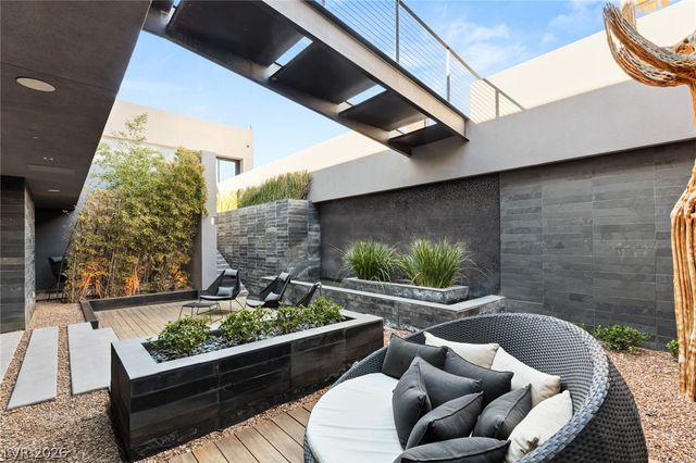 20 Soaring Bird Court, Las Vegas, NV 89135