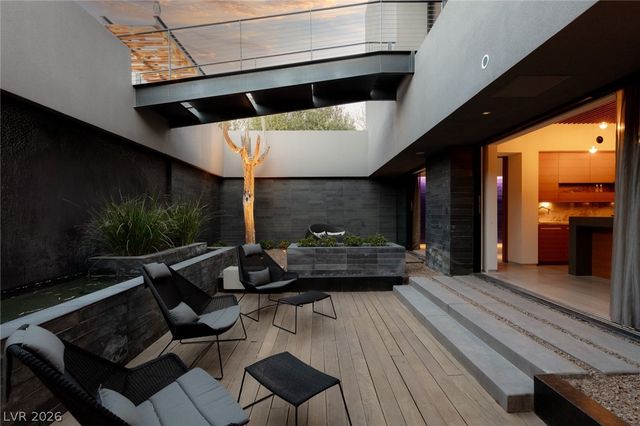 20 Soaring Bird Court, Las Vegas, NV 89135