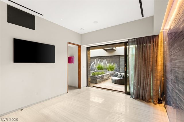 20 Soaring Bird Court, Las Vegas, NV 89135