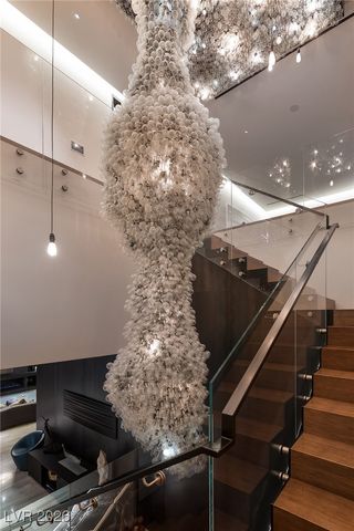 20 Soaring Bird Court, Las Vegas, NV 89135