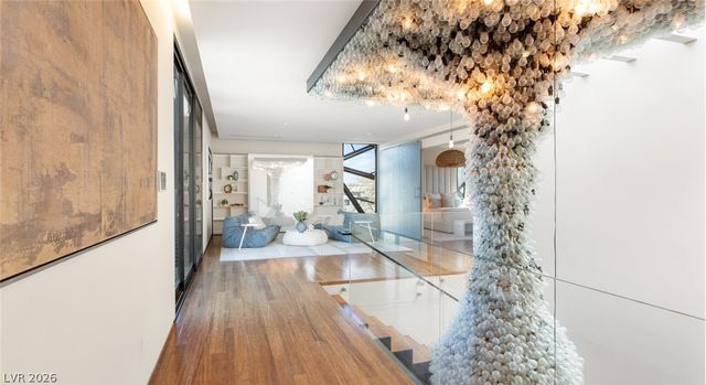 20 Soaring Bird Court, Las Vegas, NV 89135