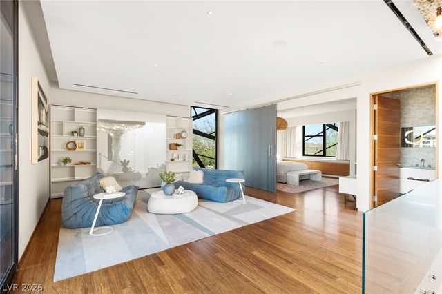 20 Soaring Bird Court, Las Vegas, NV 89135