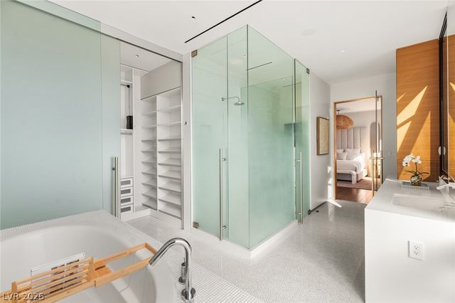 20 Soaring Bird Court, Las Vegas, NV 89135