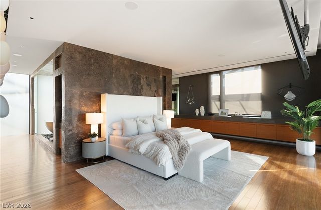 20 Soaring Bird Court, Las Vegas, NV 89135