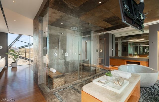 20 Soaring Bird Court, Las Vegas, NV 89135