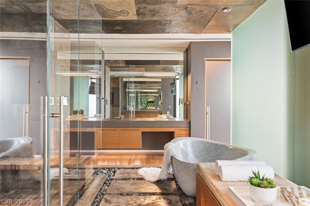 20 Soaring Bird Court, Las Vegas, NV 89135