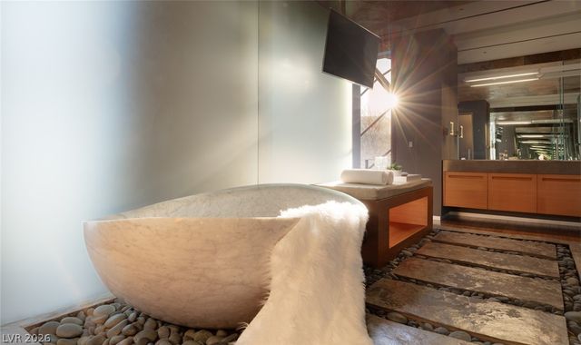 20 Soaring Bird Court, Las Vegas, NV 89135