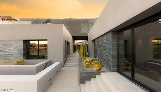 20 Soaring Bird Court, Las Vegas, NV 89135