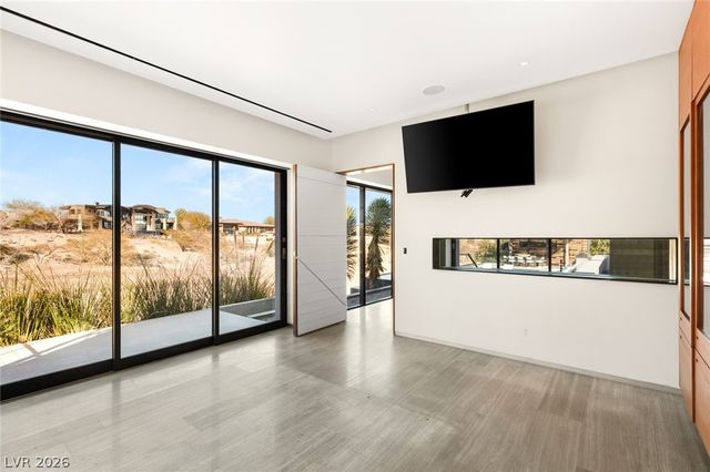 20 Soaring Bird Court, Las Vegas, NV 89135