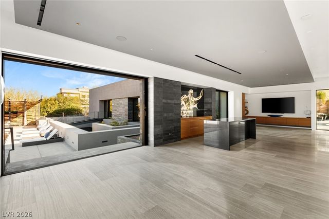 20 Soaring Bird Court, Las Vegas, NV 89135