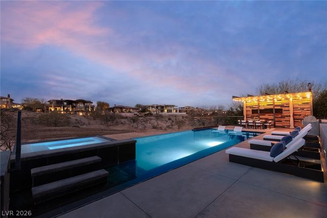 20 Soaring Bird Court, Las Vegas, NV 89135