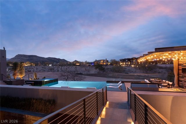 20 Soaring Bird Court, Las Vegas, NV 89135