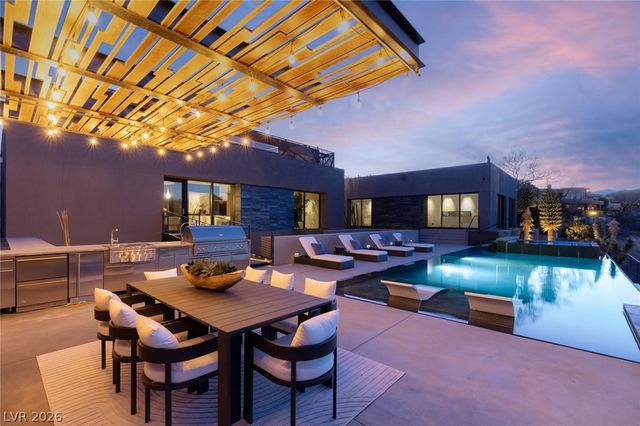 20 Soaring Bird Court, Las Vegas, NV 89135