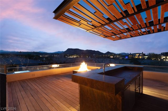 20 Soaring Bird Court, Las Vegas, NV 89135