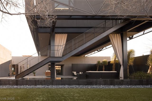 20 Soaring Bird Court, Las Vegas, NV 89135