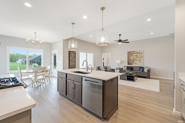 17890 Carne Cove, Leo, IN 46765