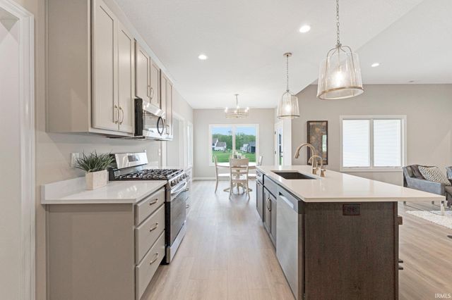 17890 Carne Cove, Leo, IN 46765