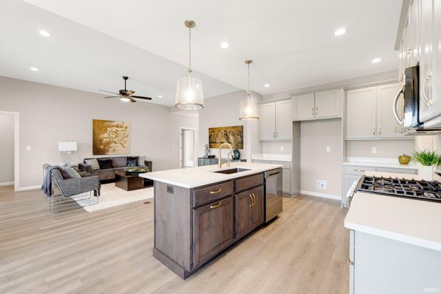 17890 Carne Cove, Leo, IN 46765