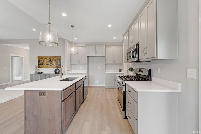 17890 Carne Cove, Leo, IN 46765