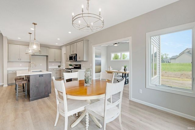 17890 Carne Cove, Leo, IN 46765