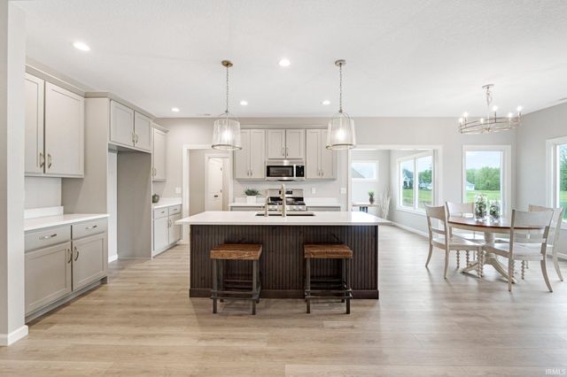 17890 Carne Cove, Leo, IN 46765