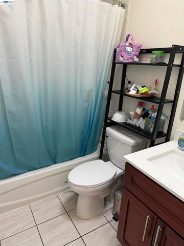 3227 Galindo St, Oakland, CA 94601